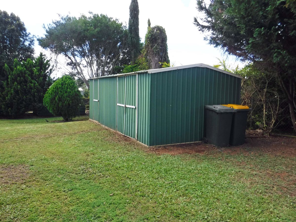 25 PAINE STREET, Atherton