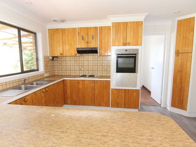 8 Blundell Avenue, Forster