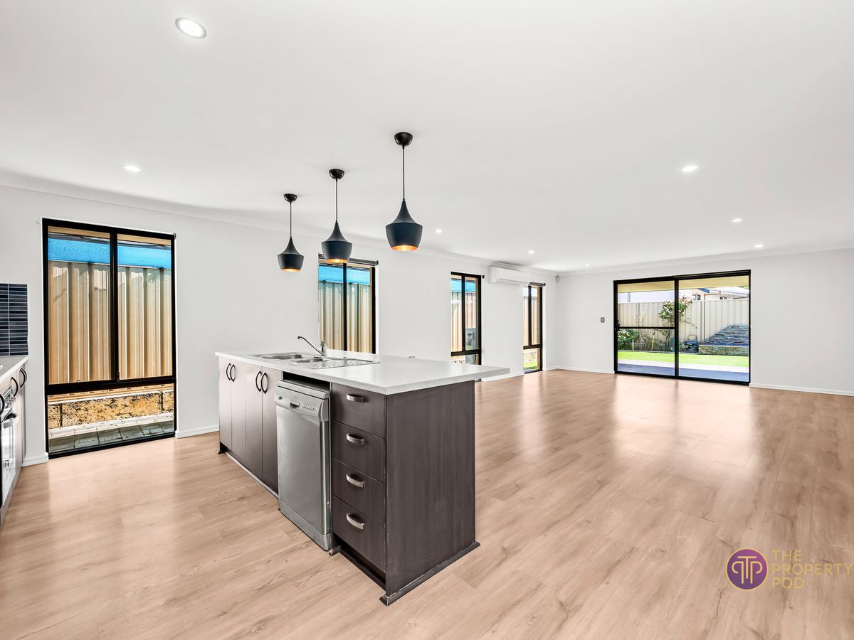 10 Moston Crescent, Bertram