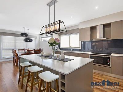 56 Linden Tree Way, Cranbourne North