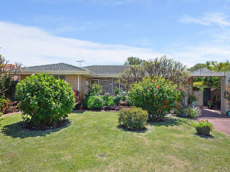 24 Bentwood Avenue, Woodlands