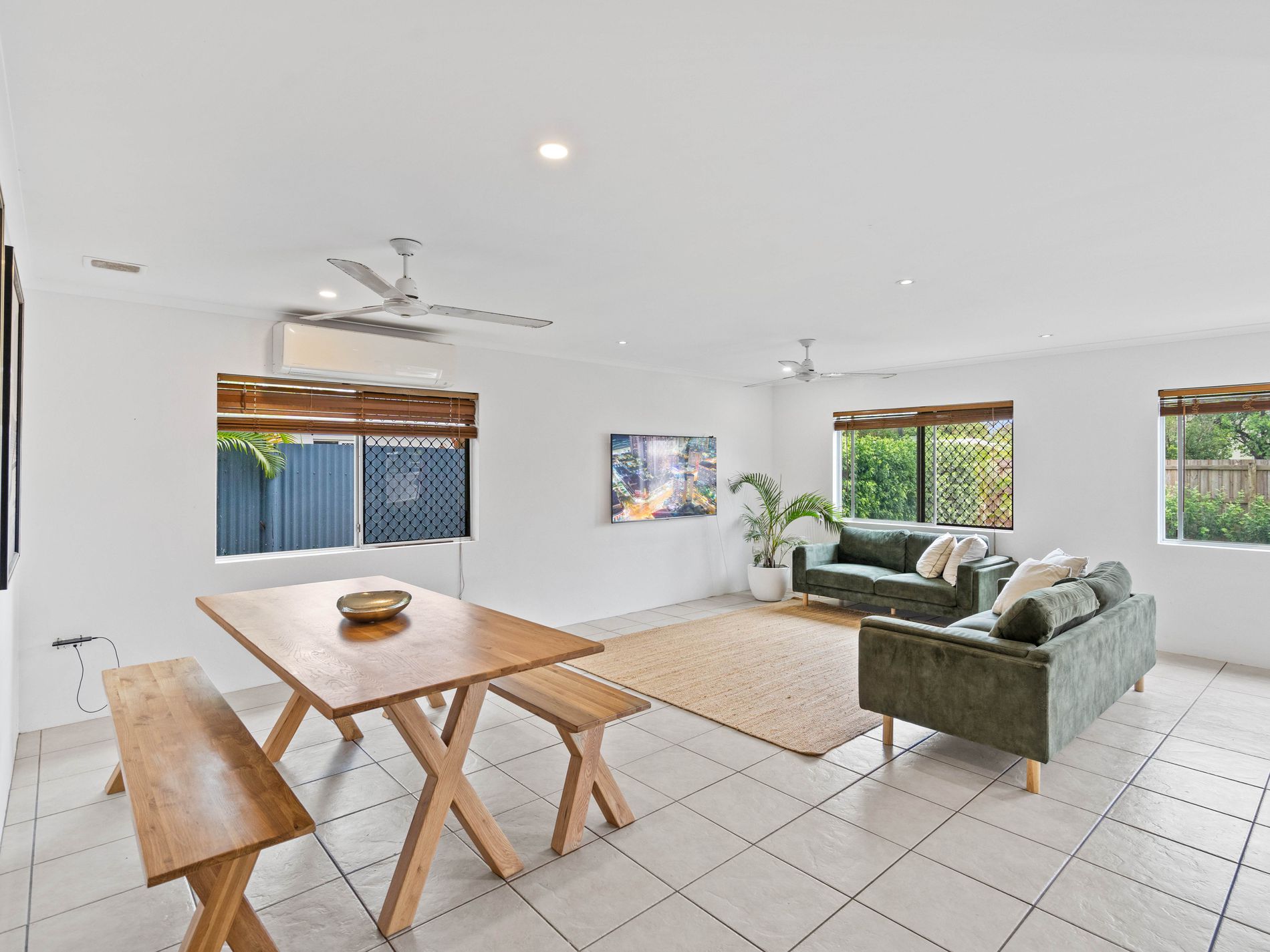 9 ZAMIA STREET, Holloways Beach