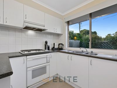 1 / 8 Lancaster Avenue, Narre Warren