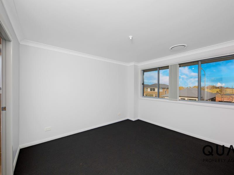 225 Village Circuit, Gregory Hills