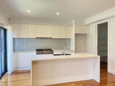 2 / 21 Banool Quadrant, Doncaster East