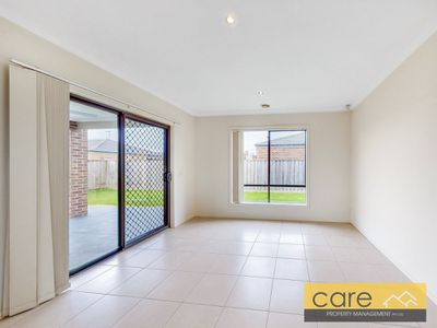 10 Damper Way, Lynbrook