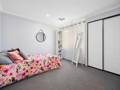 18 Lancaster Loop, Piara Waters