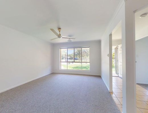 Noosaville 4 Bedroom Home image 5