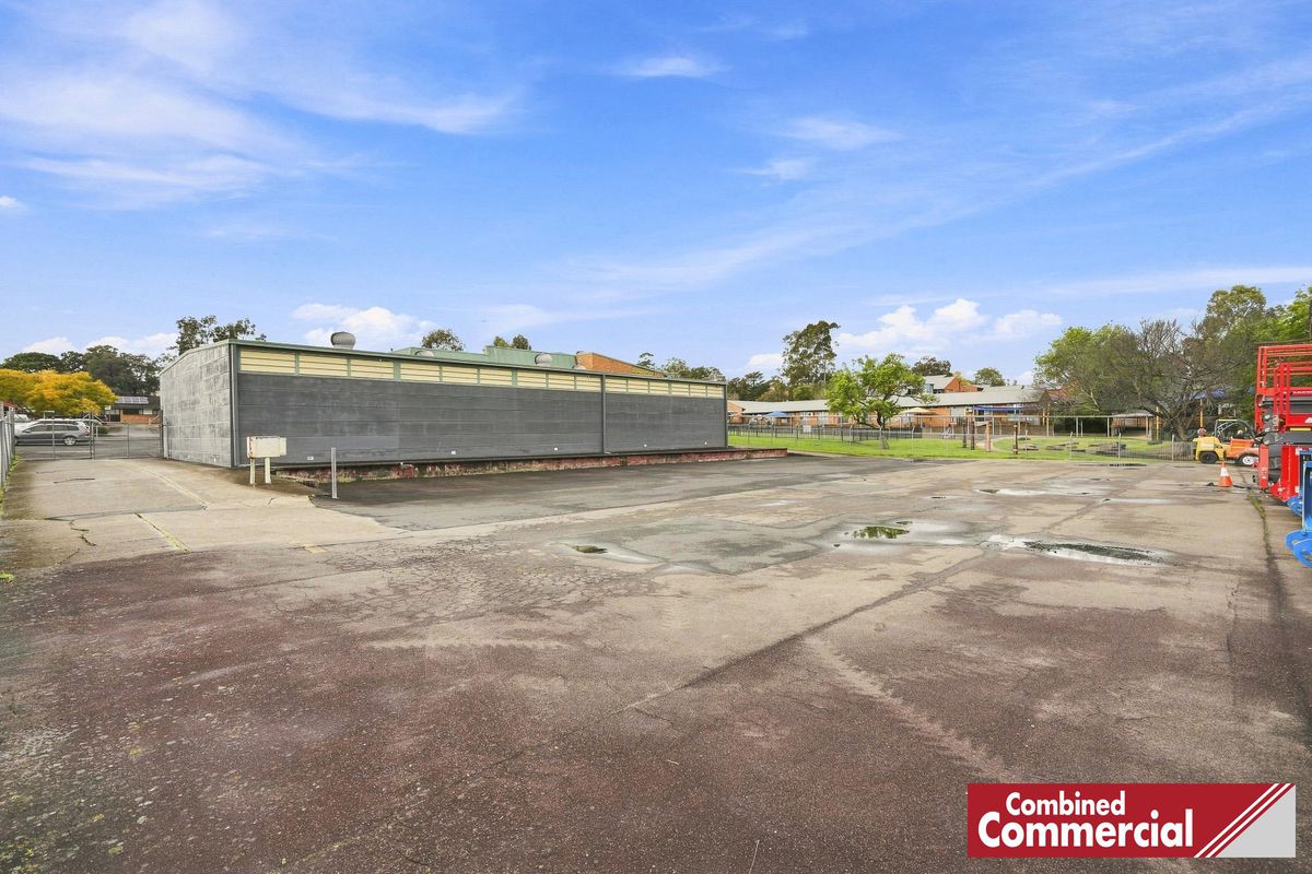 77 Jacaranda Avenue, Bradbury