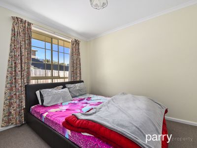 2 / 79 Outram Street, Summerhill