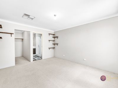 2 / 32 Barnsley Street, Queens Park