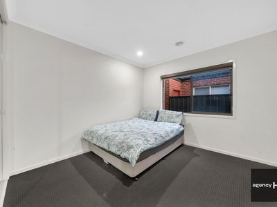 4 Lusitano Way, Clyde North