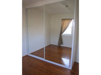 1 / 4 Banksia Avenue, Windang