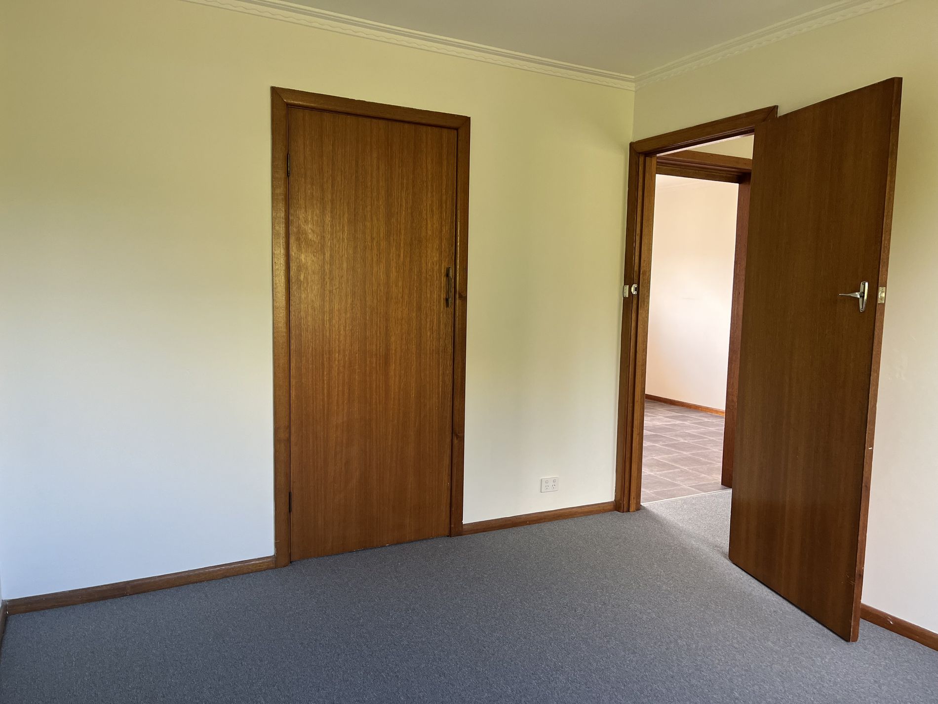 2 / 6 Portarlington Road, Newcomb