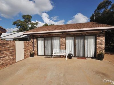 32 Colony Crescent, Dubbo
