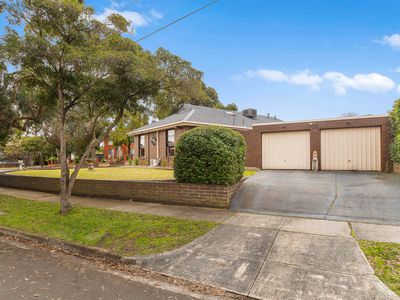 8 Holly Green Drive, Wheelers Hill