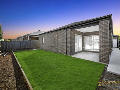 38 Bonhams Circuit, Manor Lakes
