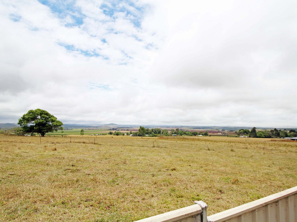 7 Jannina Drive, Atherton