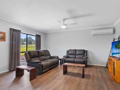 90 Hamilton Way, Lockwood South