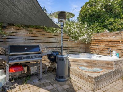 12 Strahan Road, Newstead