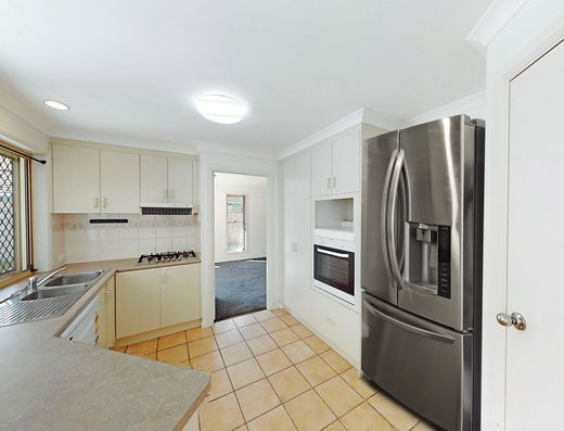 Family Home with Side Access image 4