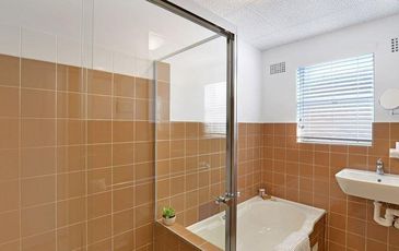 5 / 4 Carr  St, Coogee