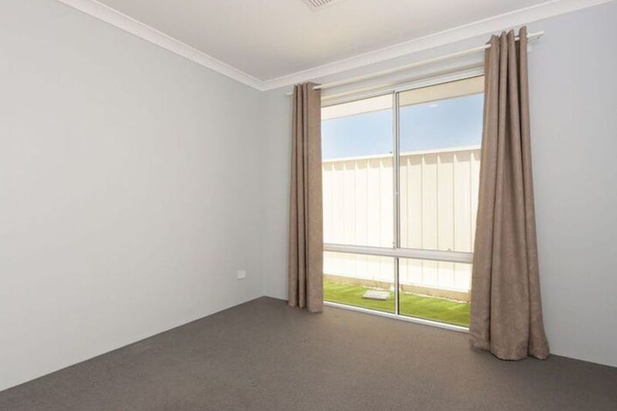 12A Lincoln Road, Morley