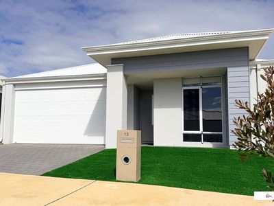13 Magnolia Way, Lakelands