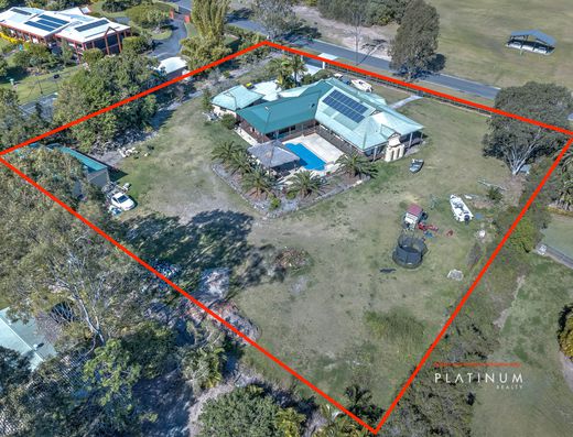 Large Family Home - Acreage Living with a Swimming Pool!