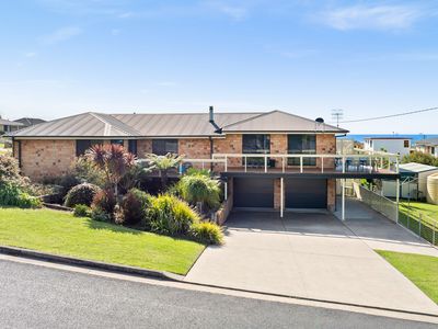 34 Sunset Boulevard, Kianga