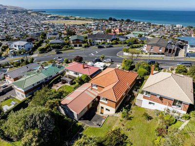 122 Easther Crescent, Kew