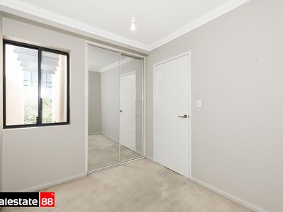 E5 (13)  /  88 Royal Street, East Perth