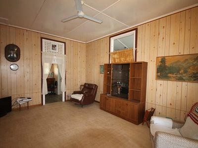 8 PAULL STREET, Charters Towers City