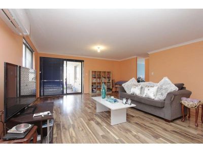 18 Tordera Pathway, Piara Waters