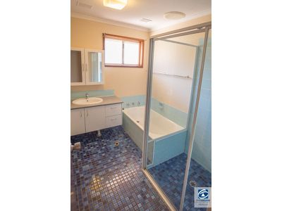 8 Barton Way, Newman