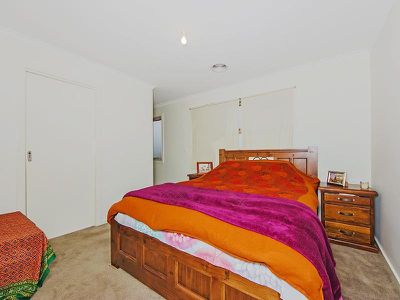 2 / 6 Ozzimo Way, Werribee