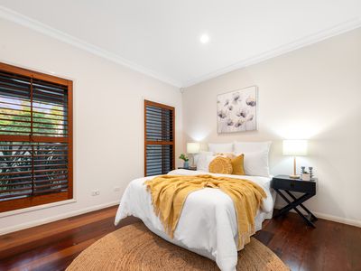 10 Talburpin Esplanade, Redland Bay