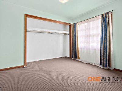 16 Deakin Street, Oak Flats