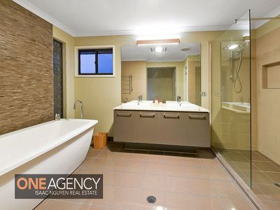 4 Conlan Court, Augustine Heights