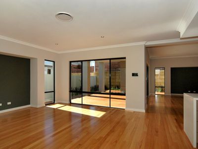 23 Heirisson Way, North Coogee