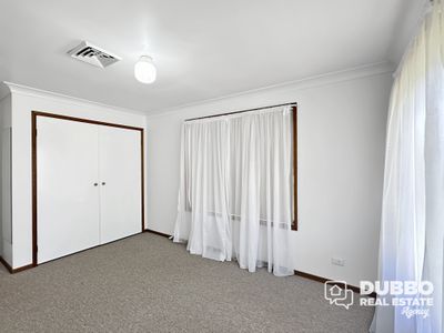 1 / 3 Nelson Place, Dubbo