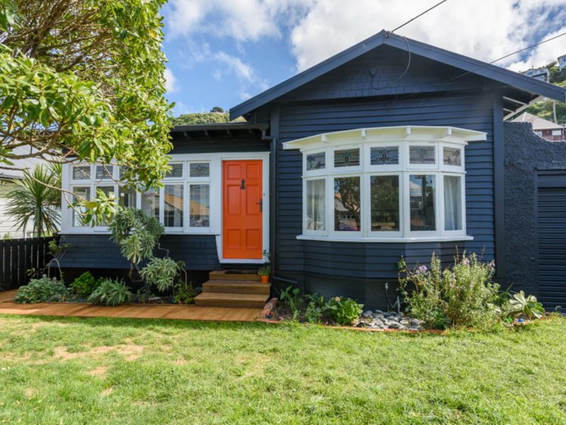 148 Queens Drive, Lyall Bay