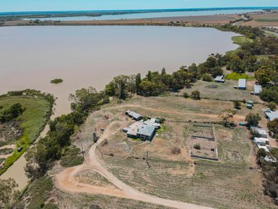 24 Hall Road, Lake Charm