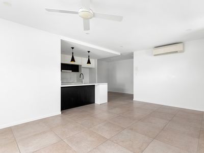 3 / 11 University Road, Mitchelton