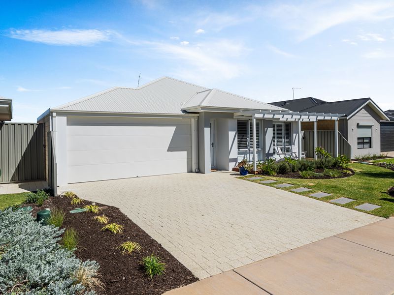 8 BLUEBERRY LOOP, Byford