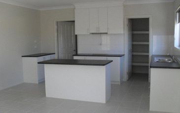 2 / 7 Delfta Court, Pakenham