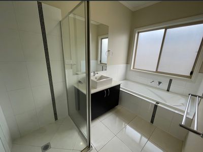 16 CASTLETON STREET, Wodonga