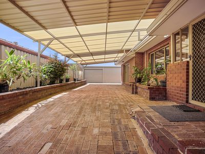 16 Frigate Close, Waikiki