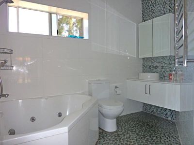 1 Stoney Creek Rd, Beverly Hills