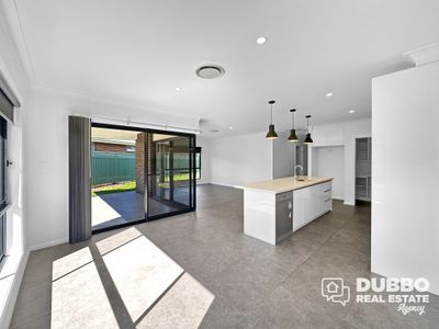 11 Waterfall Crescent, Dubbo
